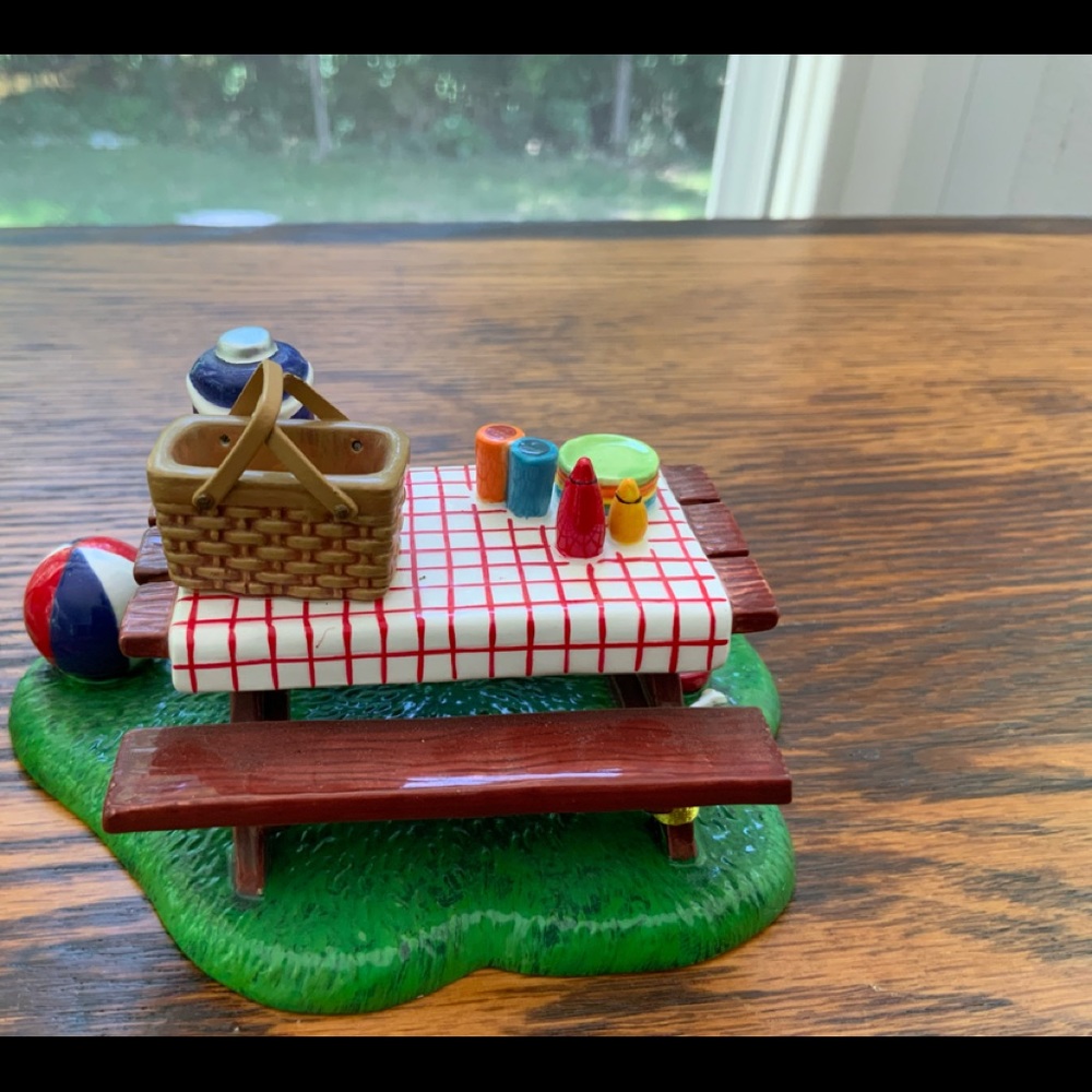 Department 56 Accessories Snow Village Summertime Family Picnic (Set of 3) - Picture 5 of 8